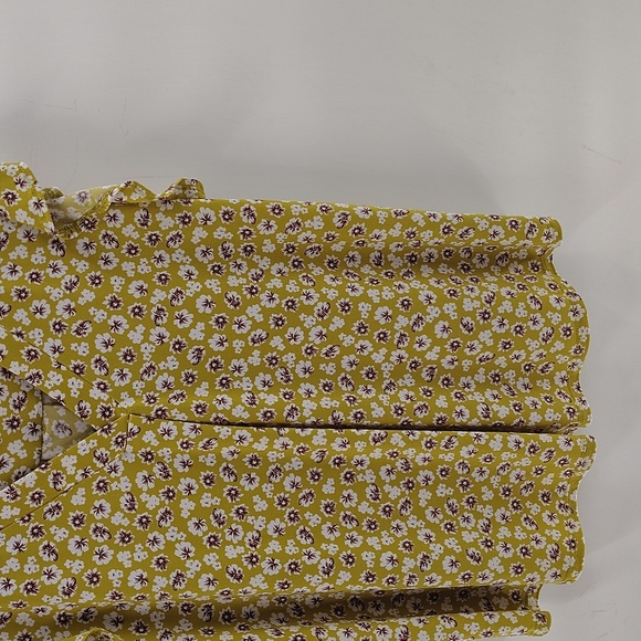 Beacon Apparel Pullover Blouse Size XL Green White Floral Print Ruffle Sleeve - Picture 3 of 9